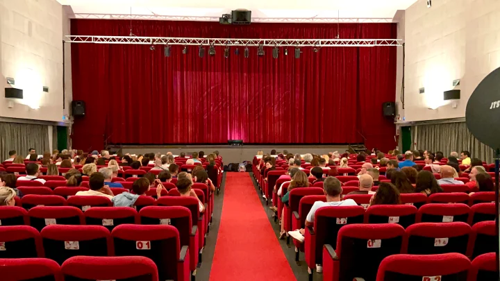 La sala del Teatro Fellini di Rozzano
